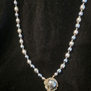 Elegant Pearl and Gold Necklace